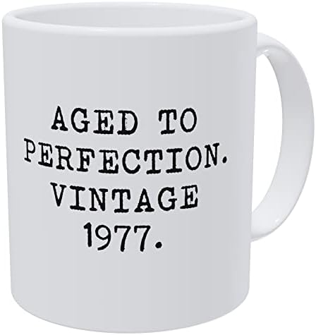 della tempo Odležan do savršenstva Vintage 1977 11 unci smiješna Bijela šolja za kafu