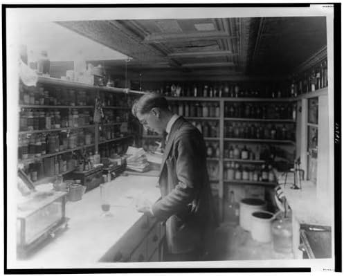 HistoricalFindings fotografija: farmaceut,Narodna Apoteka,8th,H Street,medicina,Bottles, Washington DC,1909
